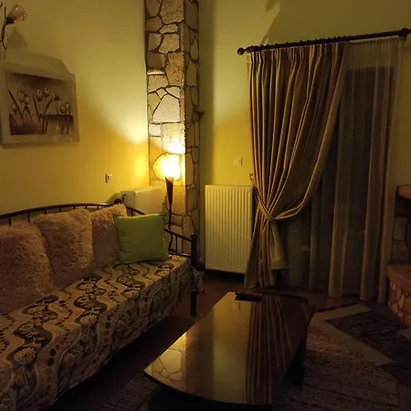 Pensión Voreio Selas 4*