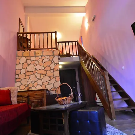 Voreio Selas Guest house *