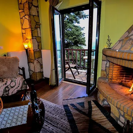 Pensión Voreio Selas 4*