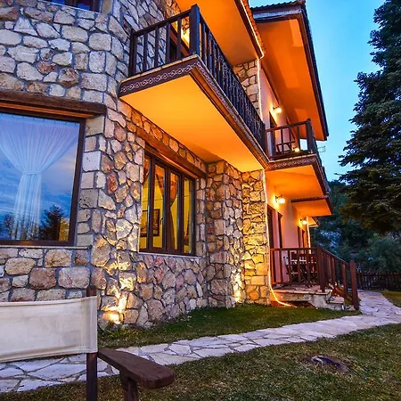 Voreio Selas Guest house *